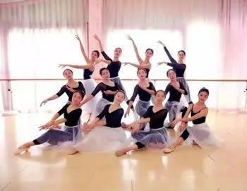 在家自学成人舞蹈视频,在家轻松自学成人舞蹈教程